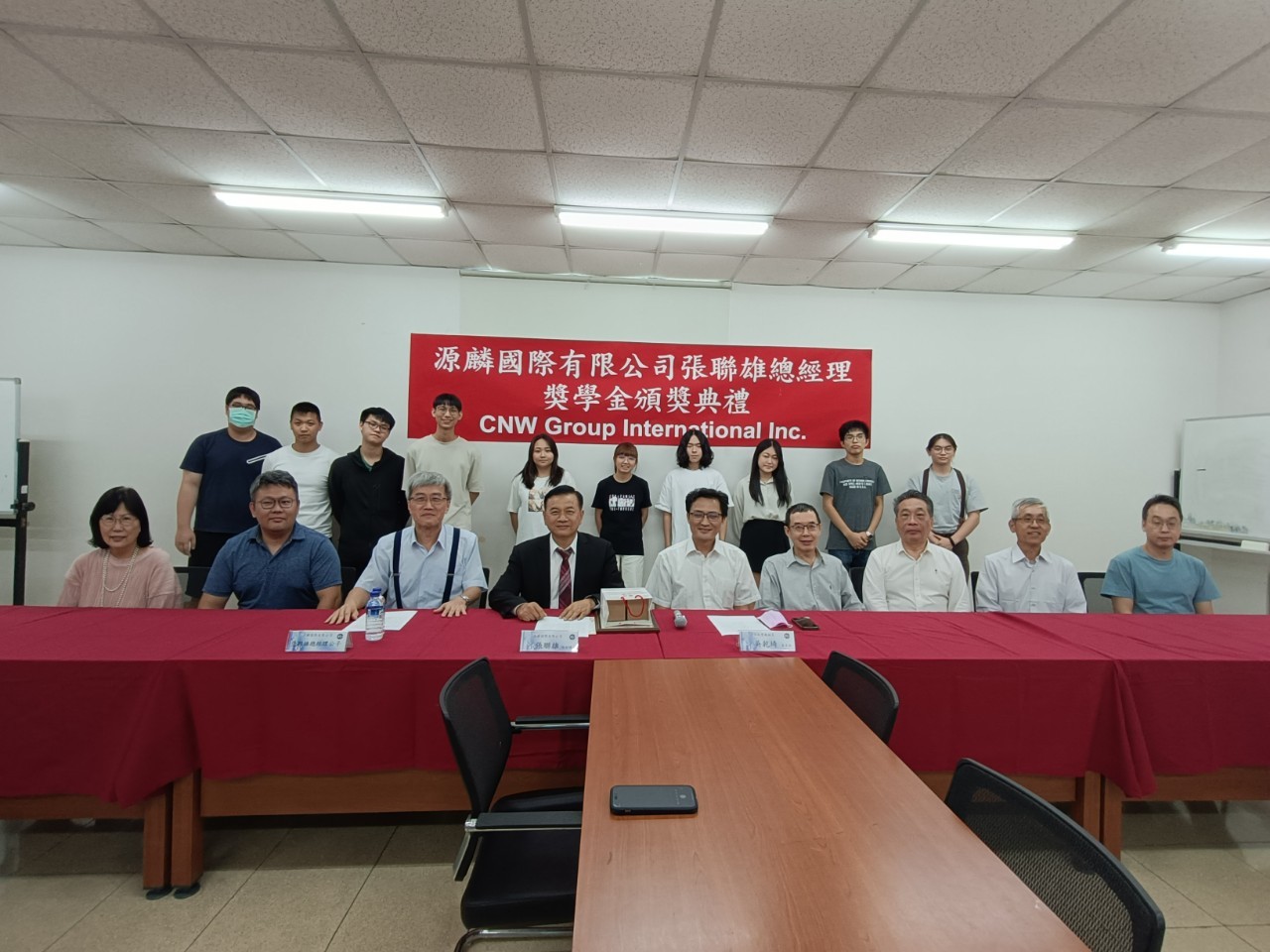 114.12.05張聯雄總經理頒發獎學金